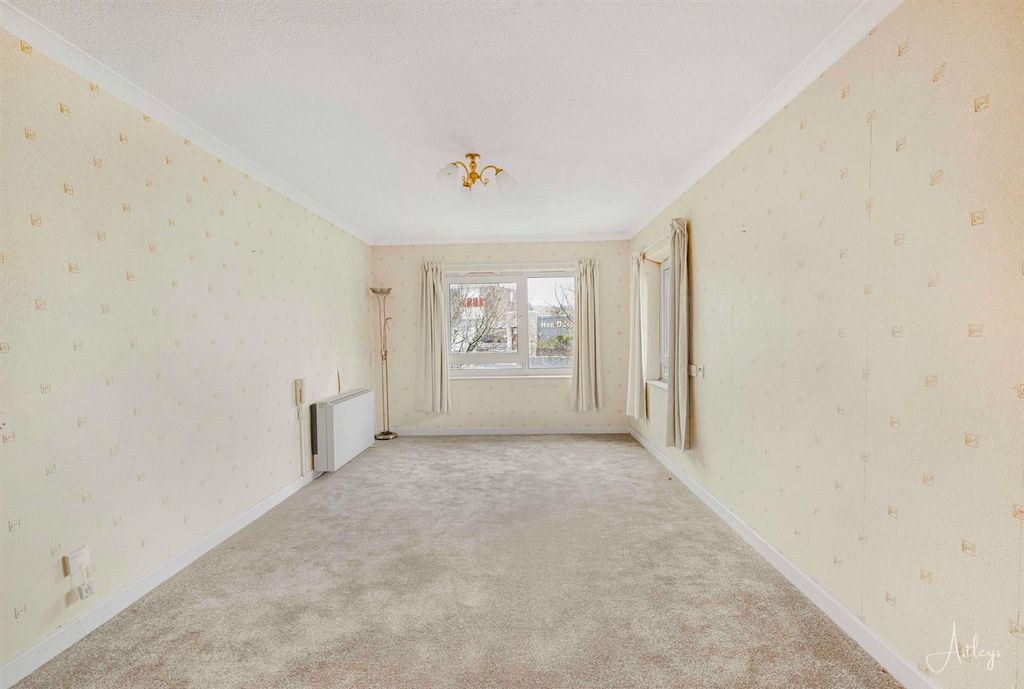 Property photo 2 of 18 Lounge/Dining Room