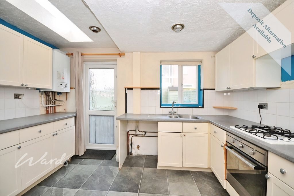 Property photo 3 of 6 Kitchen