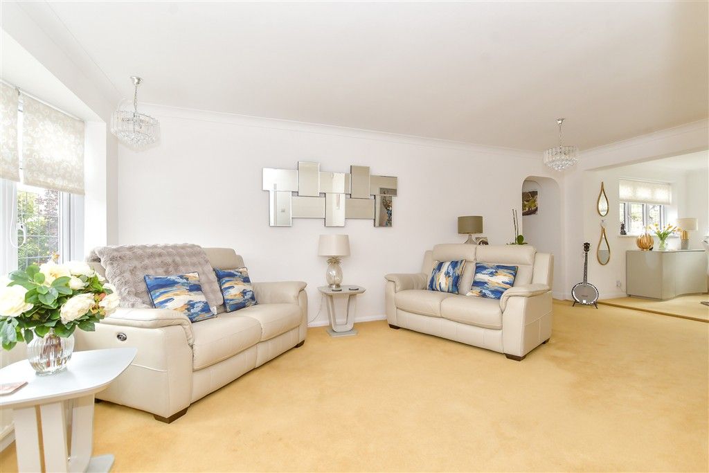 Property photo 2 of 20 Lounge B*