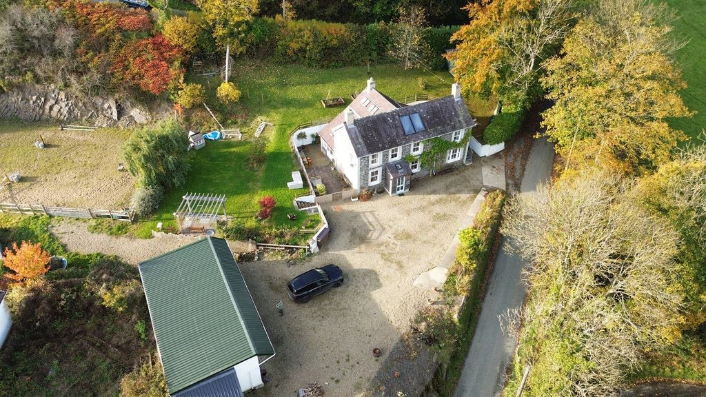 Property photo 2 of 33