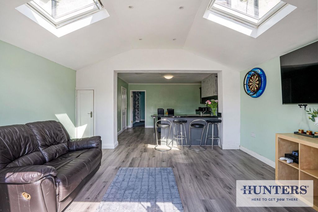 Property photo 2 of 21 Conservatory