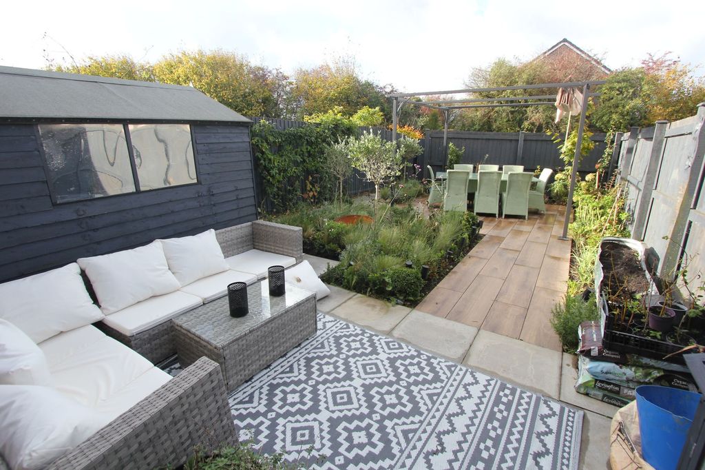 Property photo 2 of 16