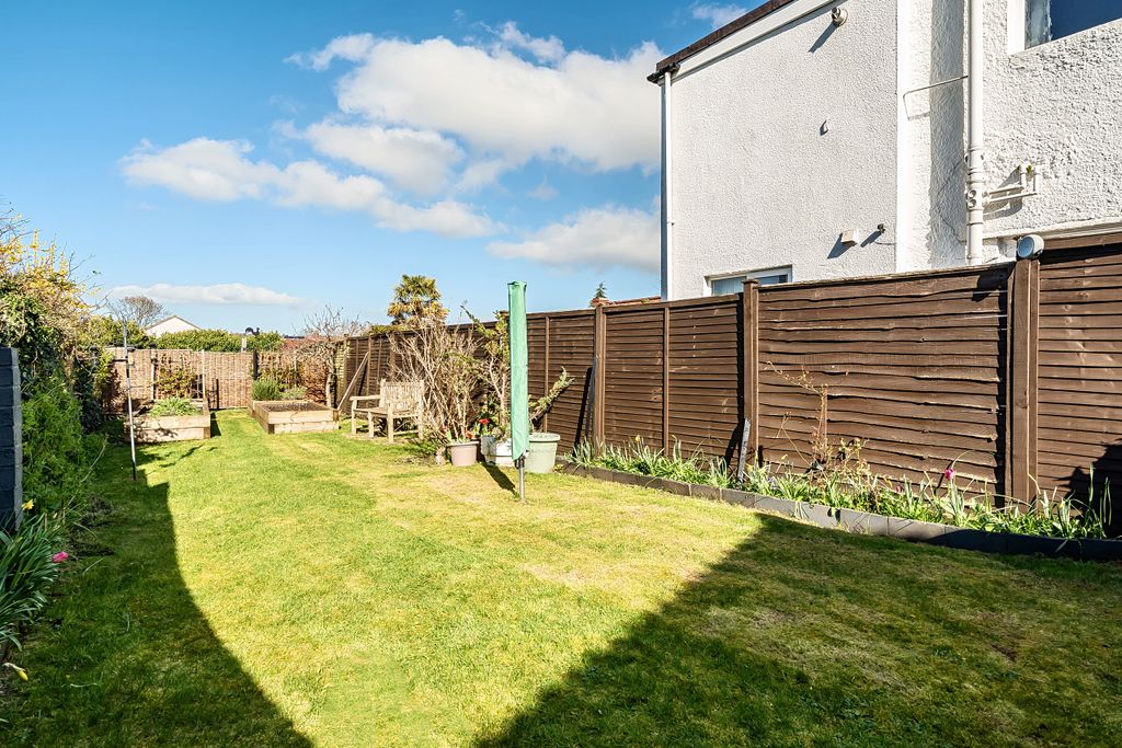 Property photo 3 of 18 Garden