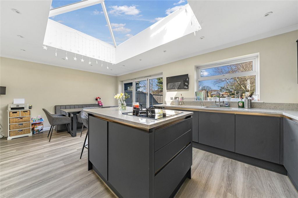 Property photo 2 of 26 Picture No. 12