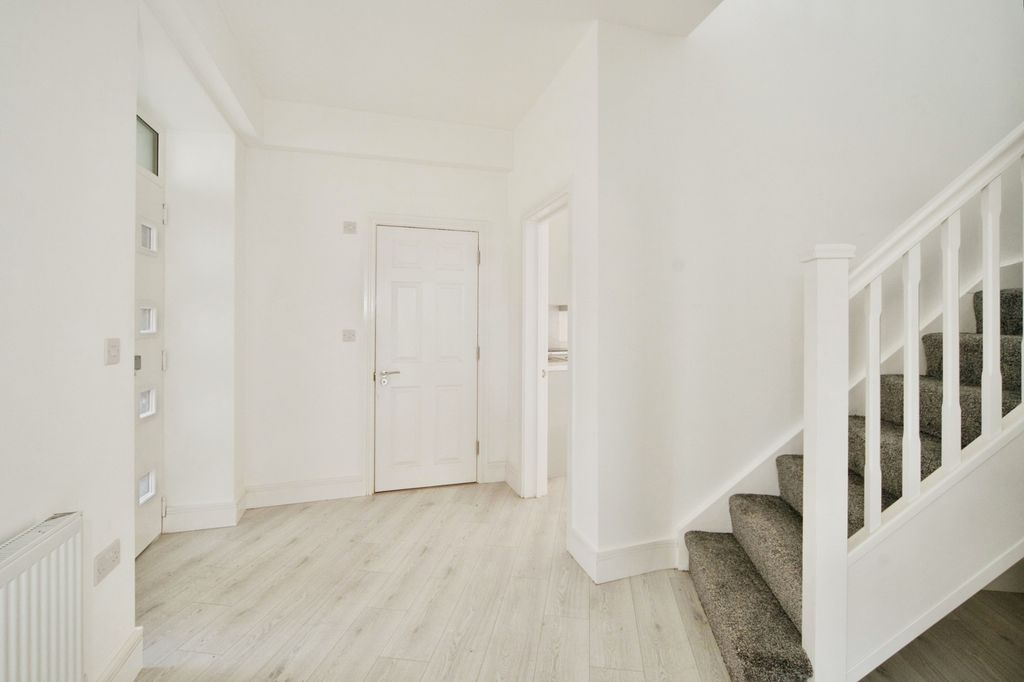 Property photo 2 of 16 Pbox-Img.Jpg