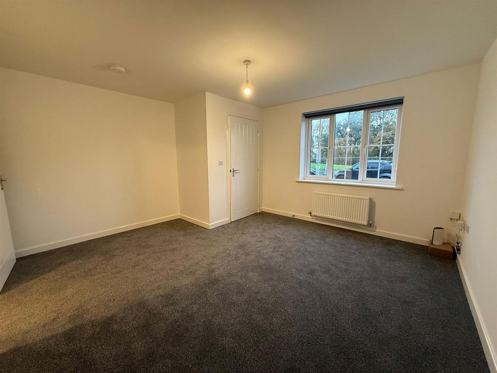 Property photo 3 of 16 53388F0F-E06A-487B-931F-7Ad00B176B55.Jpg