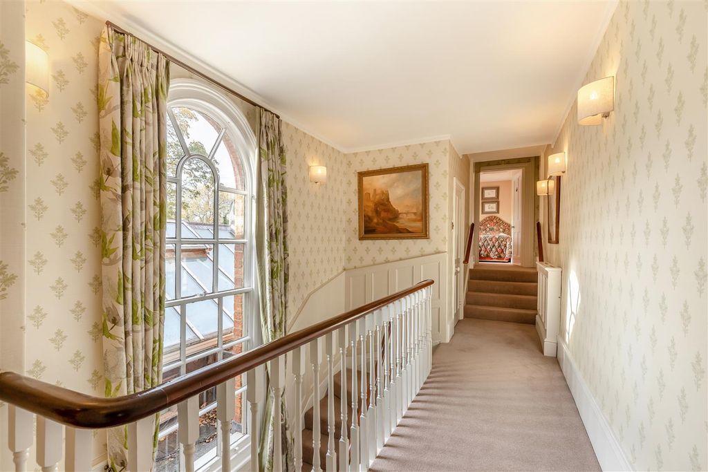 Property photo 3 of 60 8669303-Interior23.Jpg