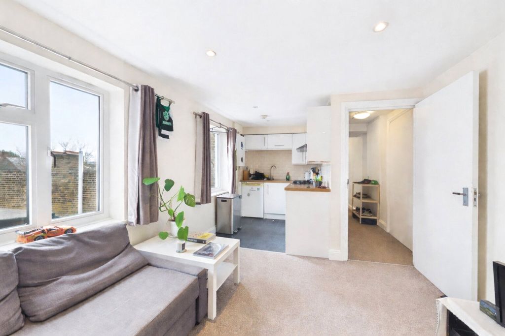 Property photo 2 of 15 Picture No. 20