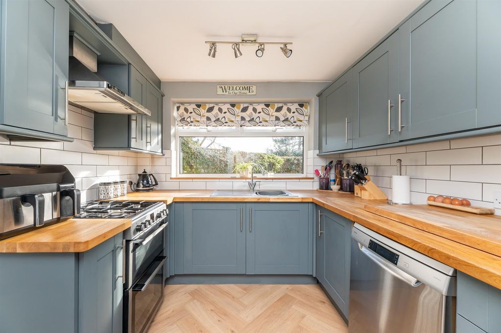 Property photo 3 of 27 Kitchen