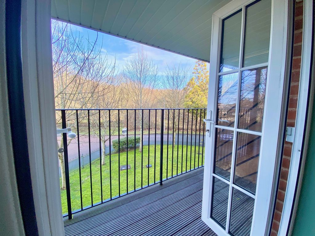 Property photo 2 of 11 Balcony