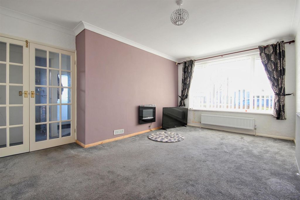 Property photo 2 of 9 Lounge