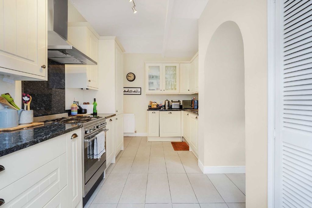 Property photo 3 of 8