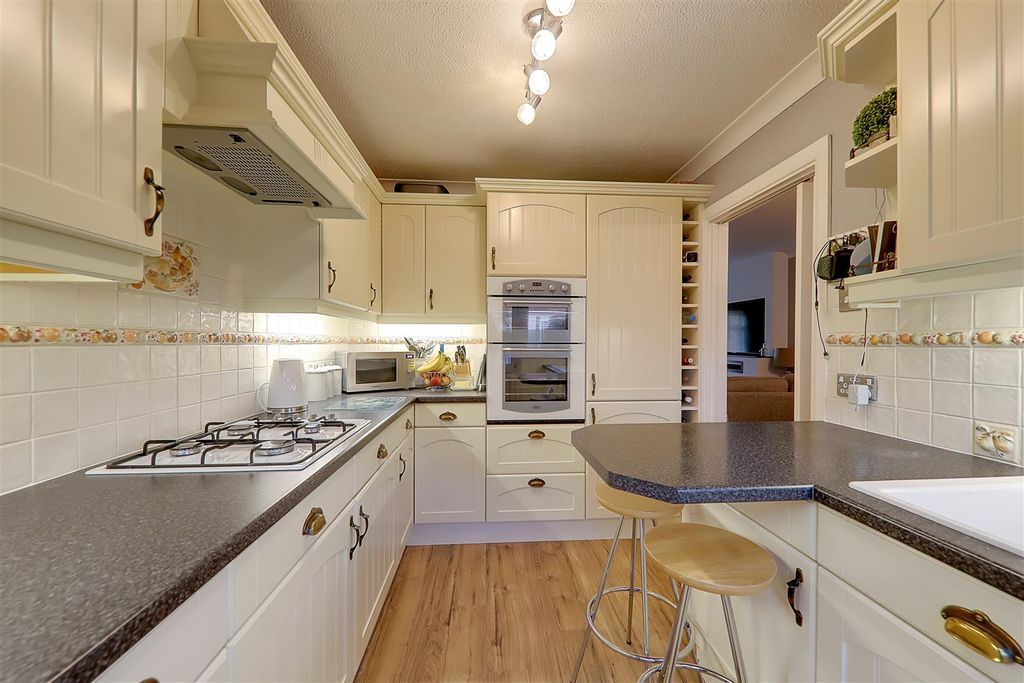 Property photo 3 of 20 Img_5556-Img_5558.Jpg