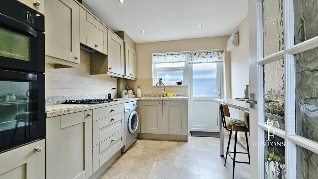 Property photo 3 of 18 Kitchen