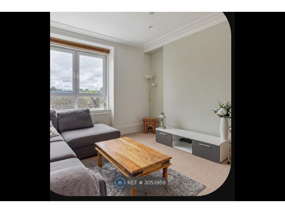 Property photo 1 of 11 Living Room