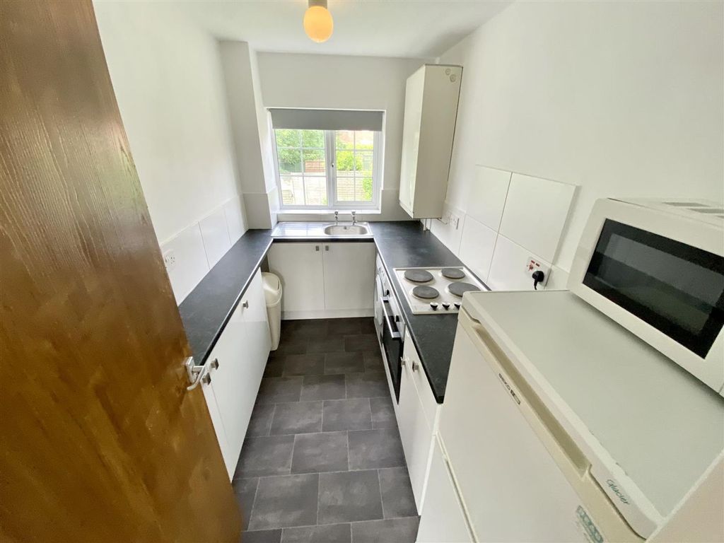 Property photo 3 of 4 Kitchen