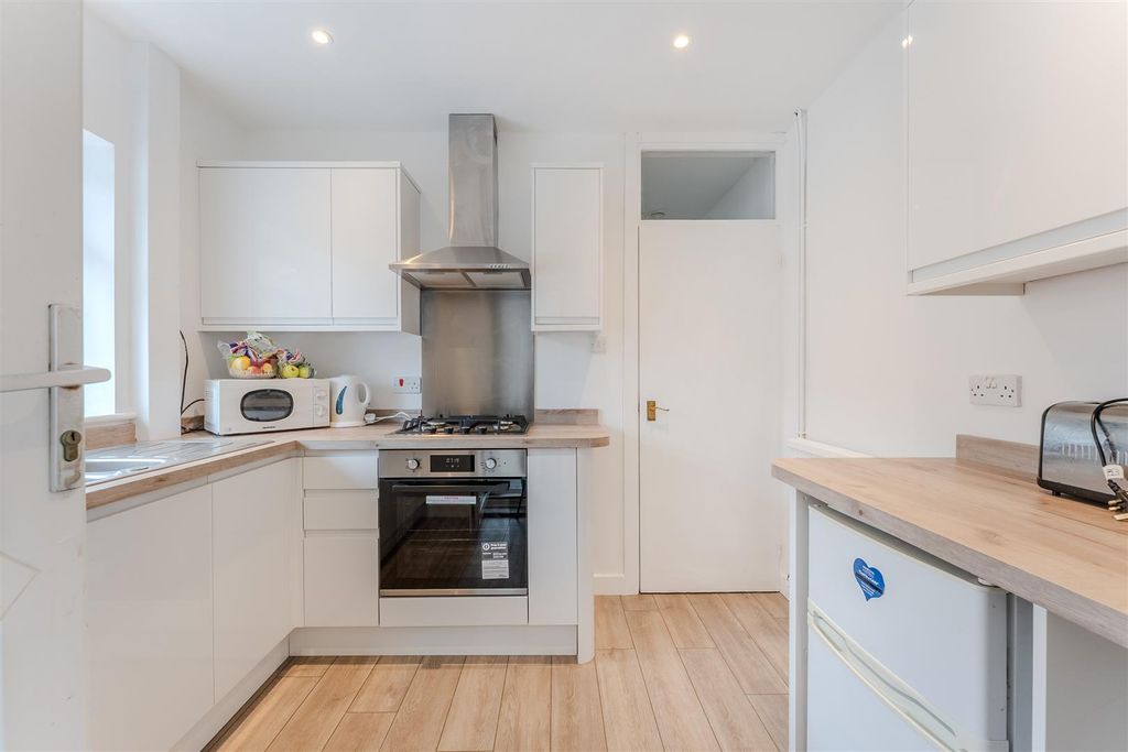 Property photo 3 of 16 Kitchen