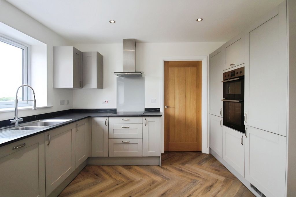 Property photo 2 of 12 Pbox-Img.Jpg