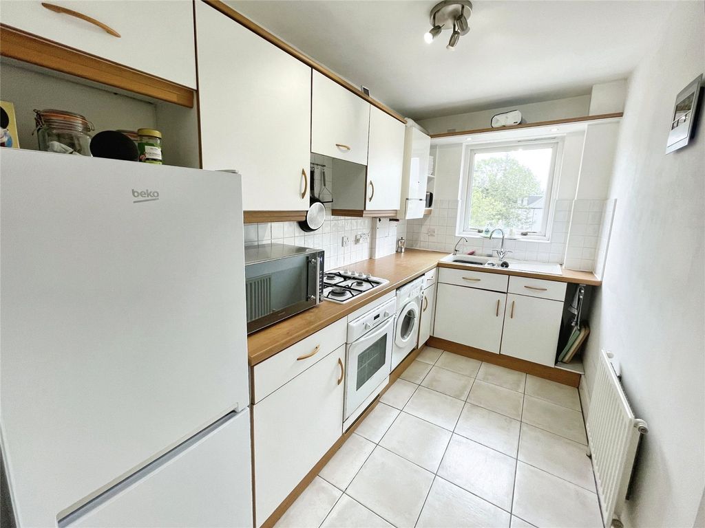 Property photo 3 of 10 Kitchen