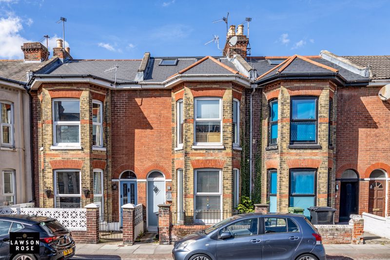 Property photo 1 of 30 .