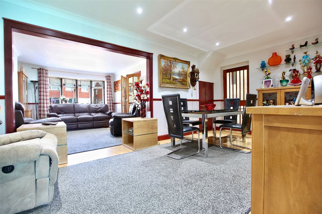 Property photo 2 of 15 Photo 03