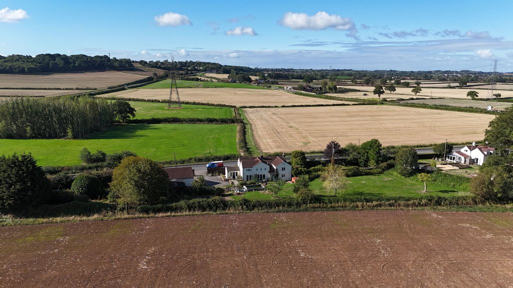 Property photo 2 of 32
