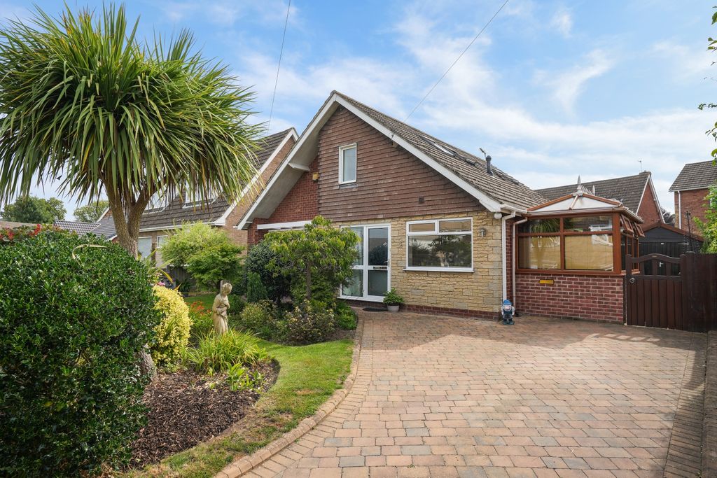 Property photo 3 of 16 Ewemove Estate Agents Scunthorpe - Front Aspect