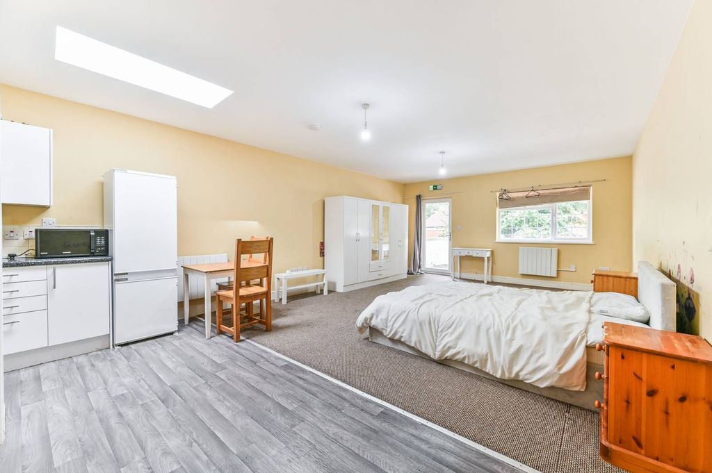 Property photo 3 of 8