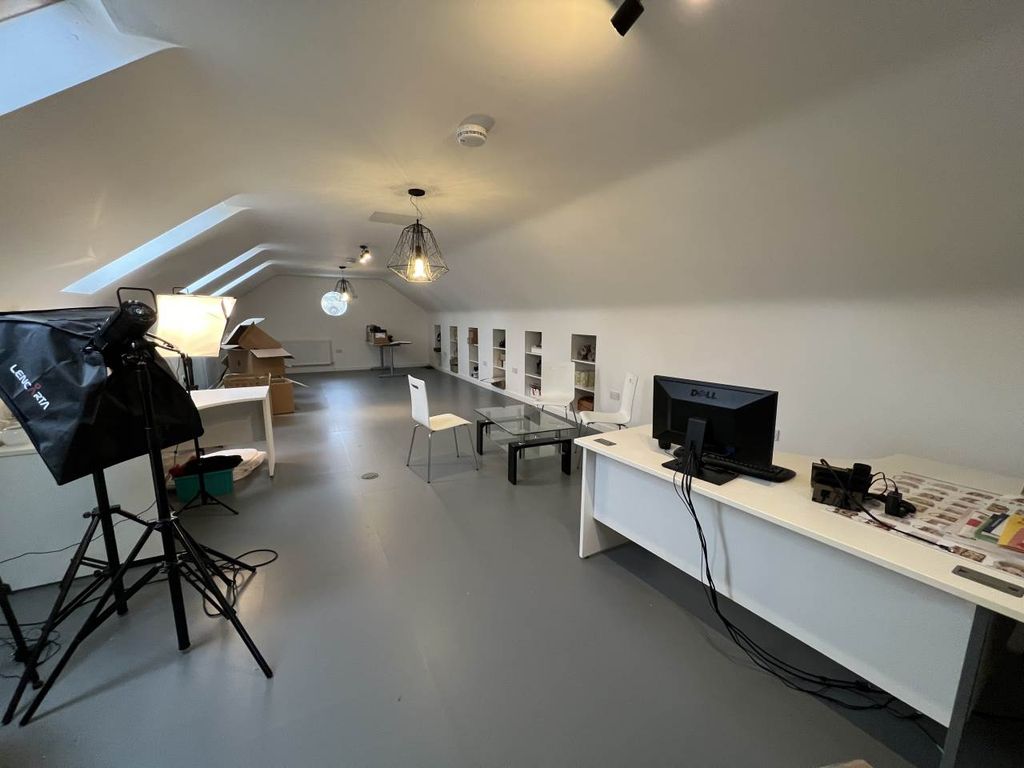 Property photo 3 of 6 The Office 1