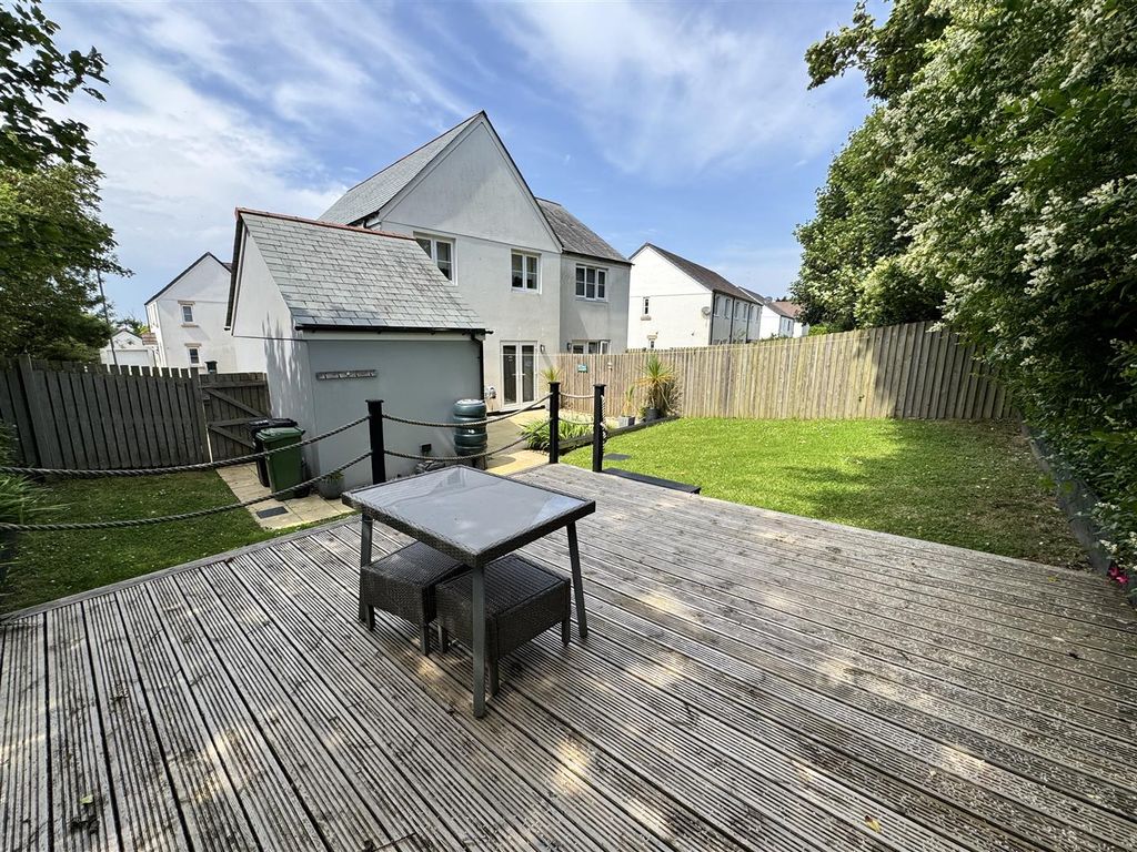 Property photo 2 of 18 Gardens