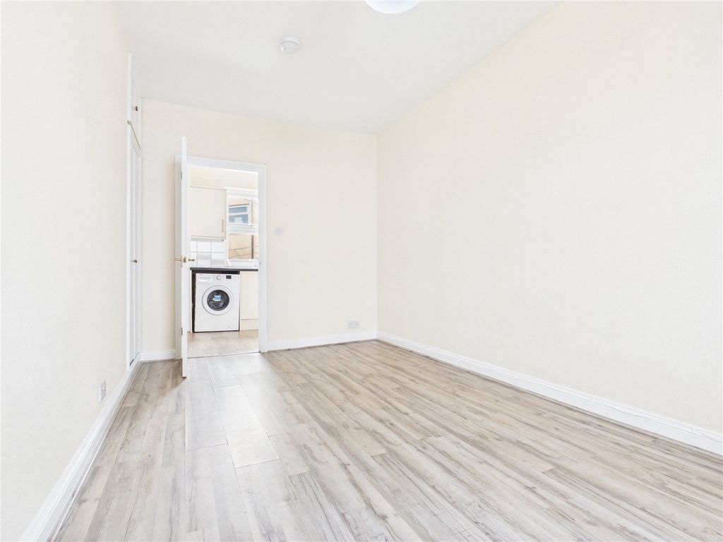 Property photo 3 of 11 Picture No. 13