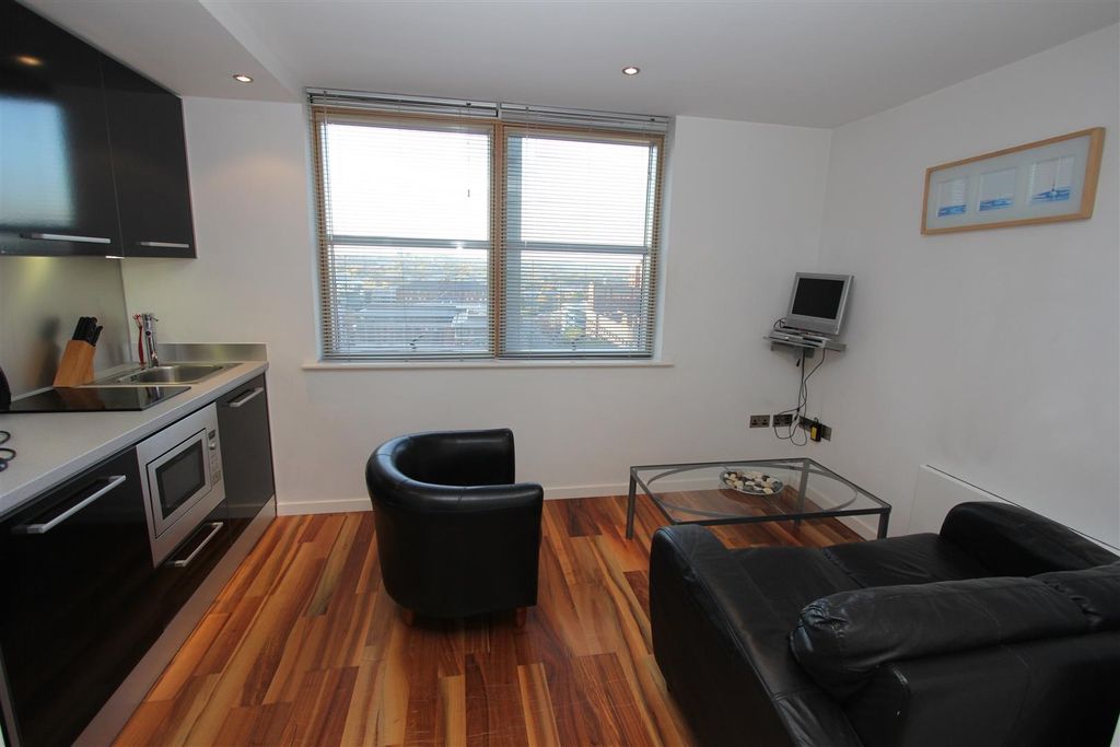 Property photo 1 of 6 Bright Living Area With Modern Kitchen Units....