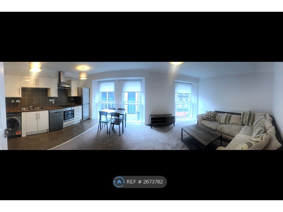 Property photo 1 of 9 Living Room / Kitchen