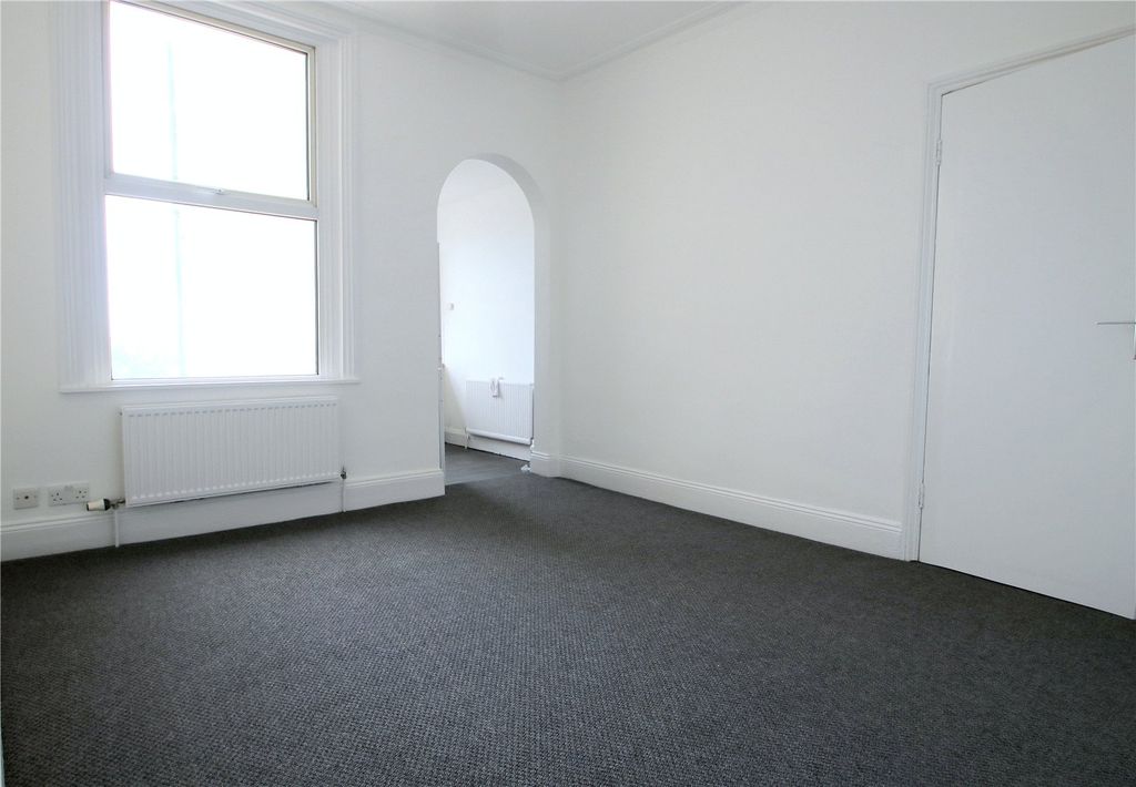 Property photo 3 of 8 Picture No. 10