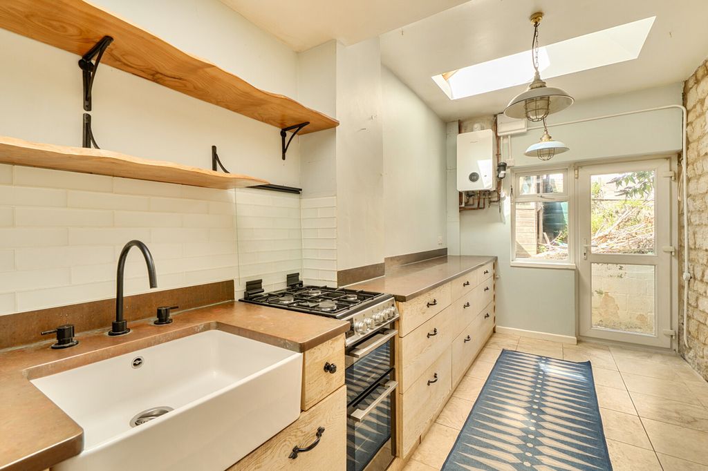 Property photo 3 of 22 Kitchen