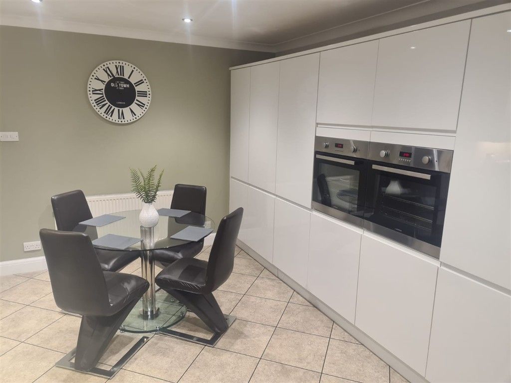 Property photo 3 of 17 Kitchen/Dining Area