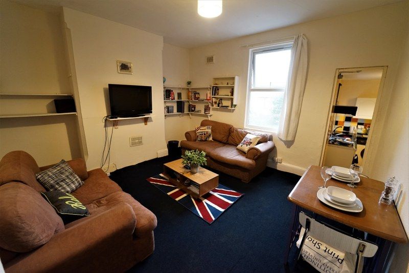 Property photo 1 of 6 Living Room