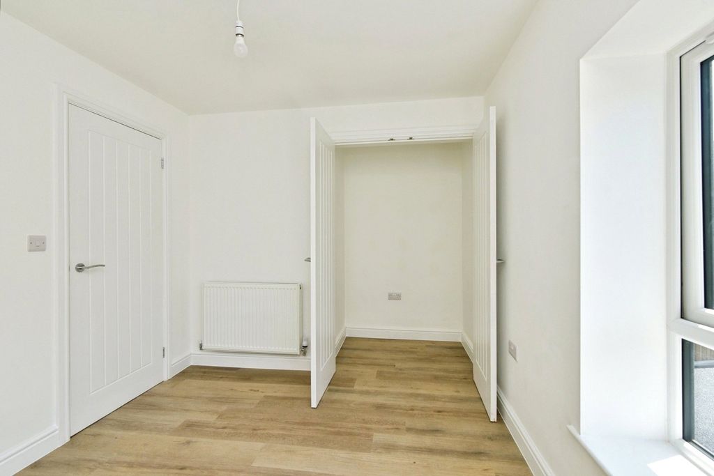 Property photo 3 of 7 Picture No. 24