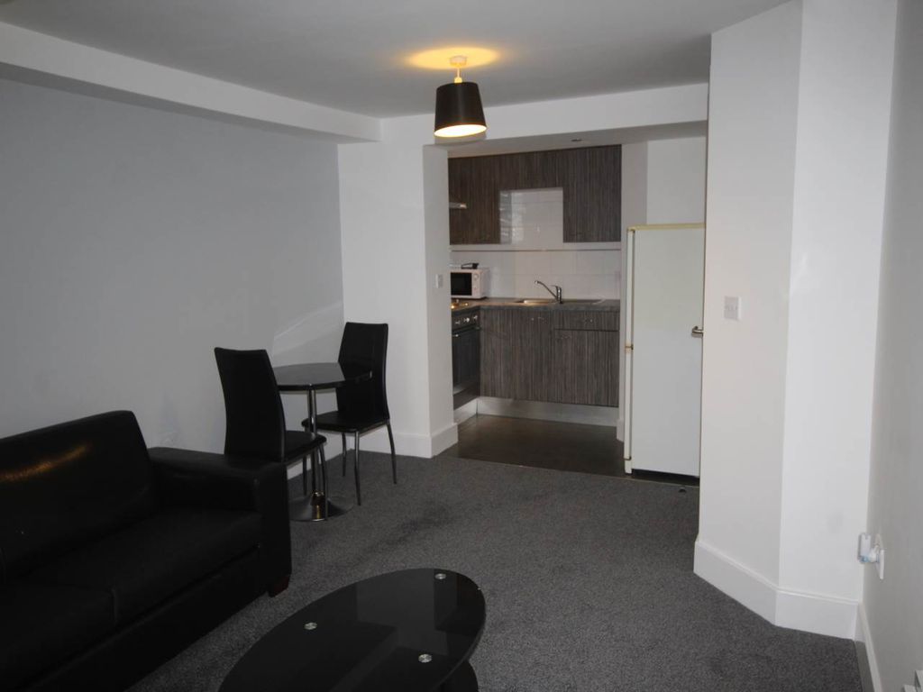 Property photo 2 of 8 513 Woolston Livingroom Kitchen