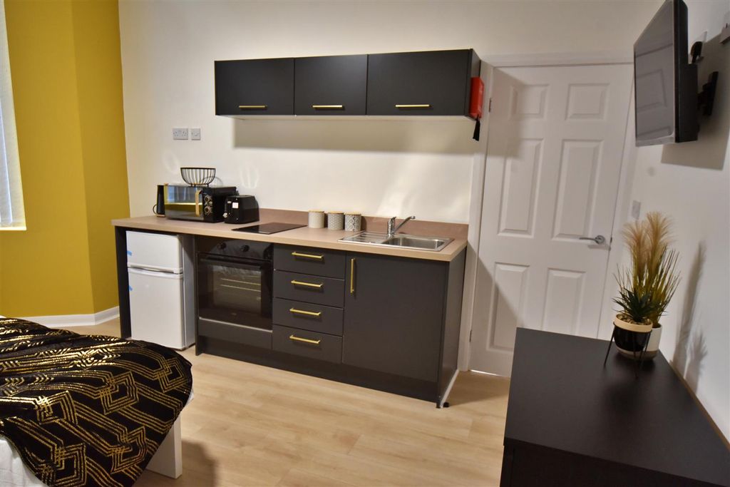 Property photo 3 of 6 165Ar_Room03_01.Jpg