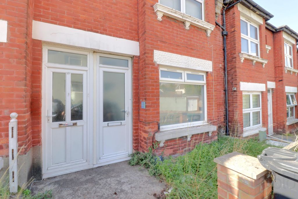 Property photo 1 of 10 Front