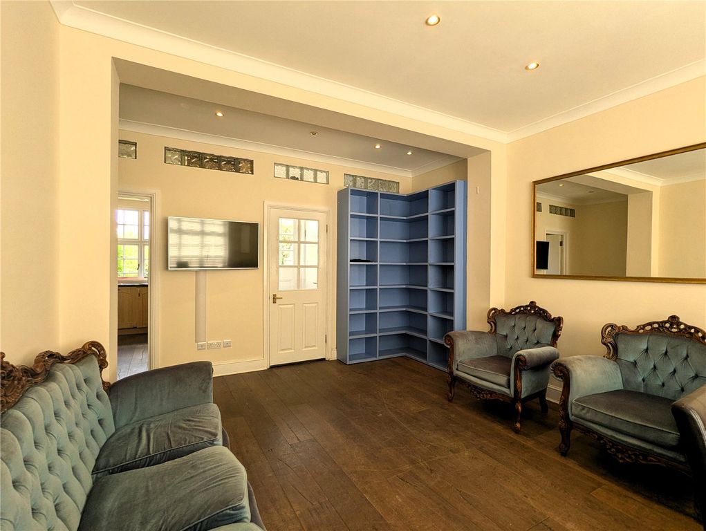 Property photo 2 of 16 Picture No. 19