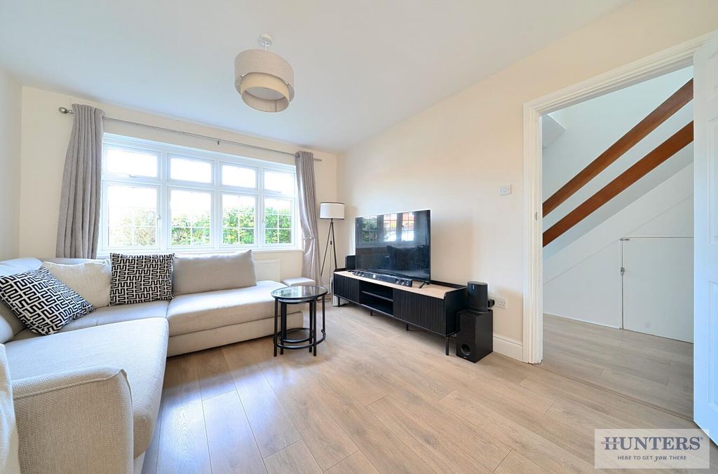 Property photo 2 of 18 Lounge Area