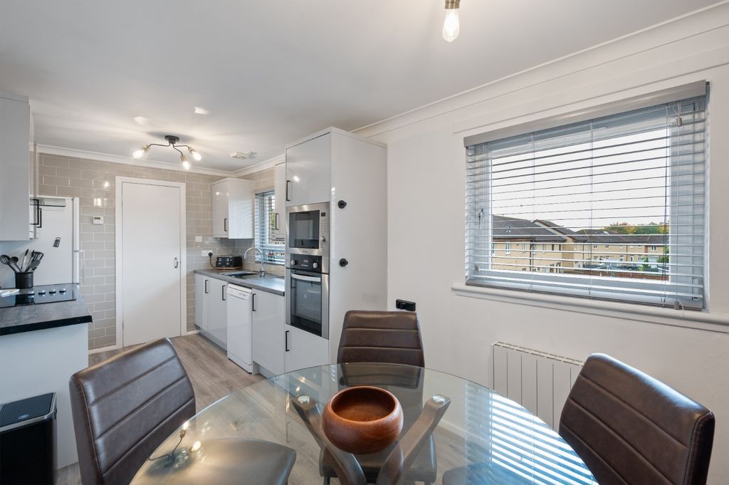 Property photo 2 of 23 5698412