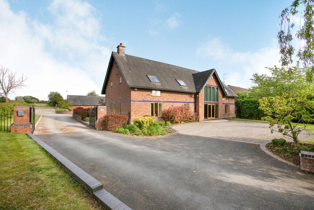 Property photo 1 of 32