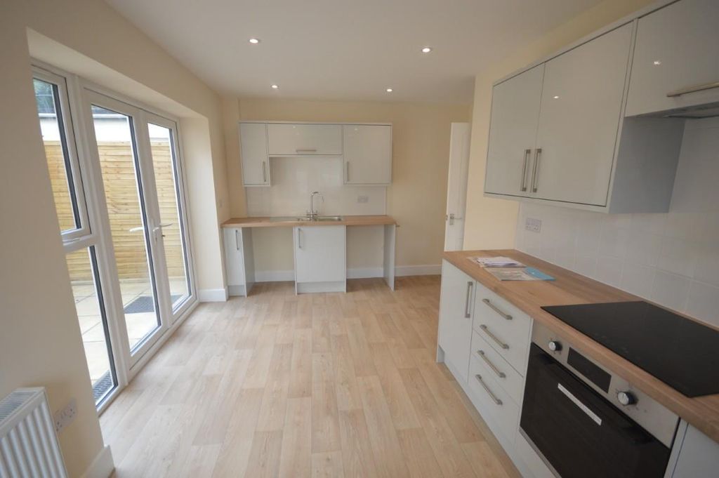 Property photo 3 of 15 Dsc_0012 (Medium).Jpg