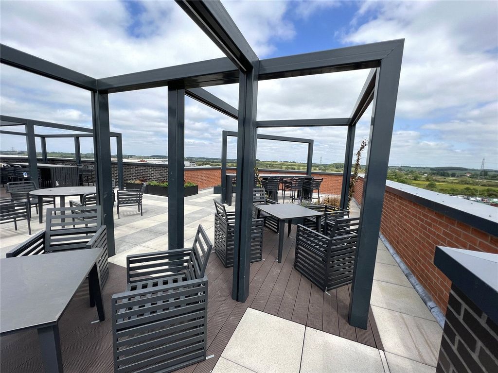 Property photo 2 of 12 Roof Terrace