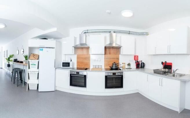 Property photo 2 of 7 Bright, Modern Communal Kitchen With Twin Ovens, G...