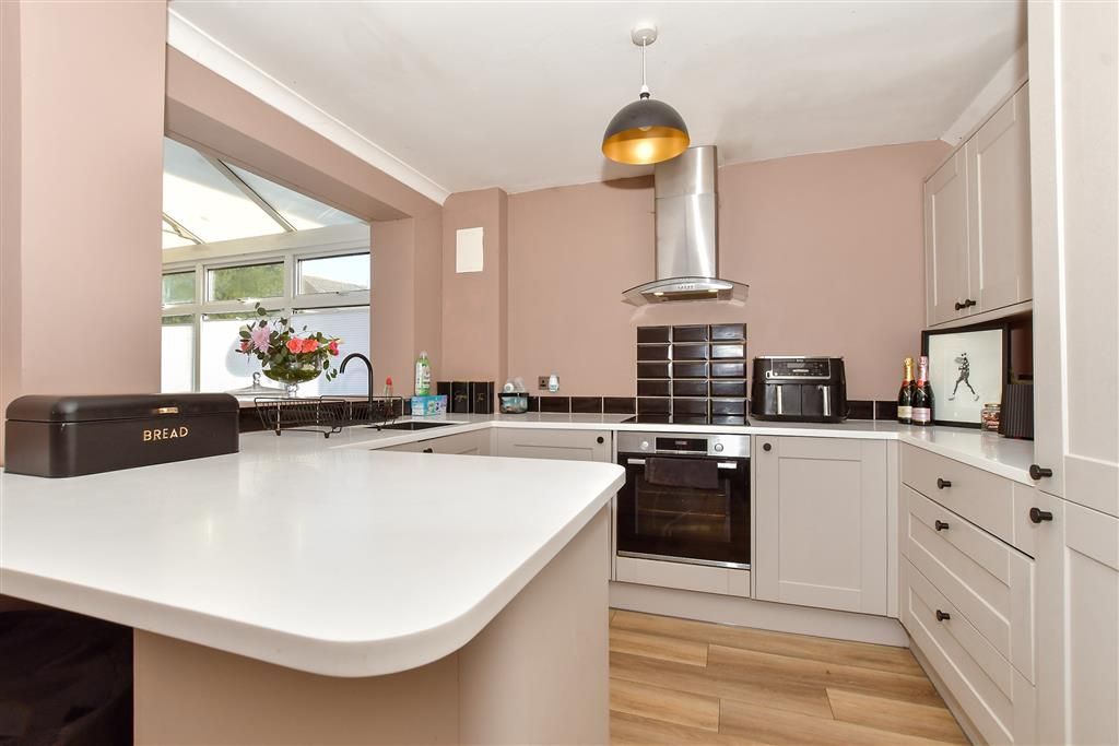 Property photo 3 of 7 Kitchen