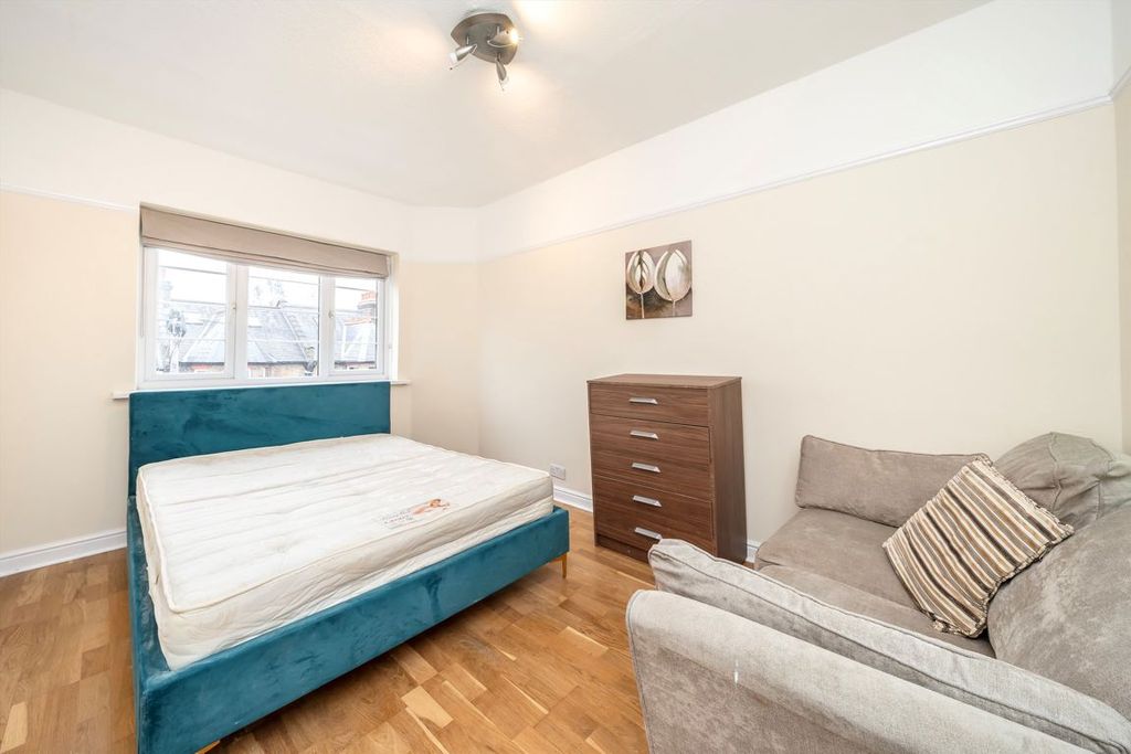 Property photo 3 of 6